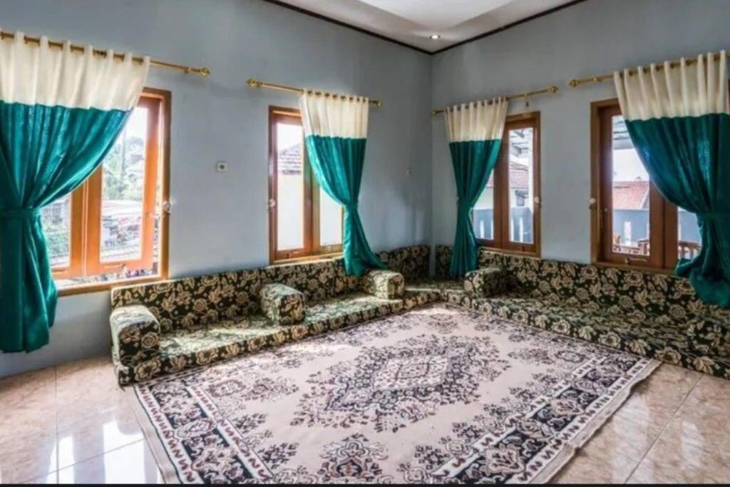 Villa Mutiara Citra Puncak Bu Eva Sampal Exterior foto