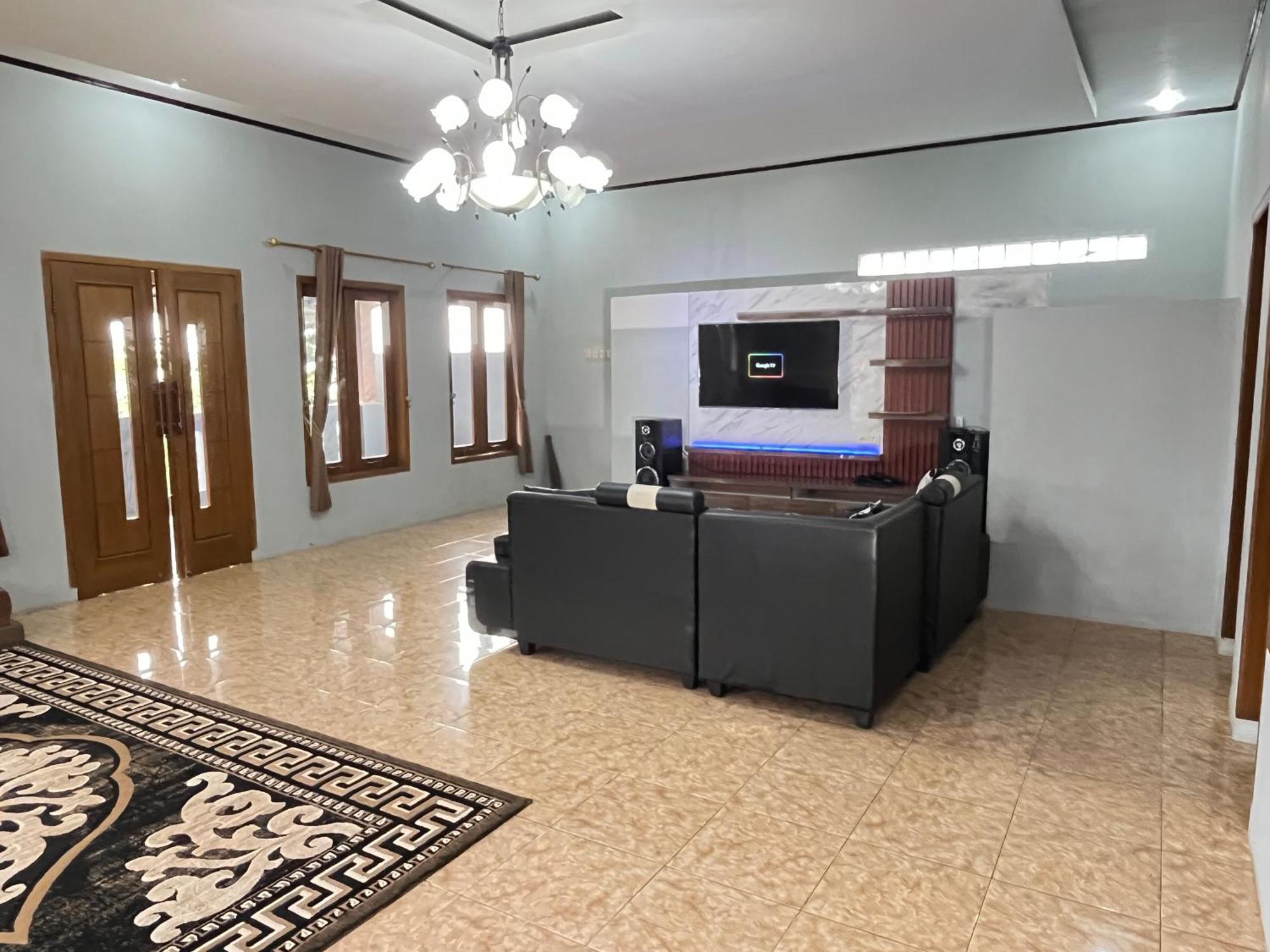 Villa Mutiara Citra Puncak Bu Eva Sampal Exterior foto